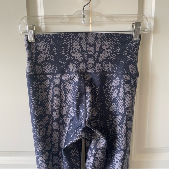 SoulCycle High Rise Milestone Sknakeskin Leggings Size Small - Picture 4 of 10